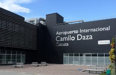 Entrada del Aeropuerto Camilo Daza