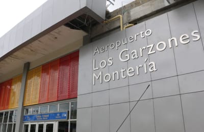 Entrada al Aeropuerto Los Garzones